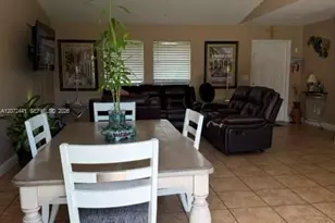 322 SE 46th Ln, Cape Coral, FL 33904 - Photo 5