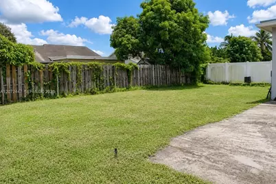 2001 SW 87th Ave, North Lauderdale, FL 33068 - Photo 5