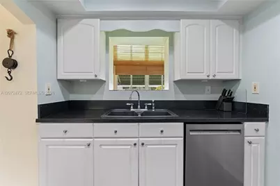 5713 NW 68th Ter, Tamarac, FL 33321 - Photo 15