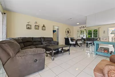 5713 NW 68th Ter, Tamarac, FL 33321 - Photo 7
