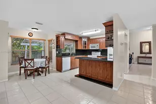 18253 SW 5th St, Pembroke Pines, FL 33029 - Photo 15