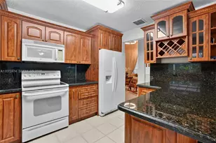 18253 SW 5th St, Pembroke Pines, FL 33029 - Photo 13