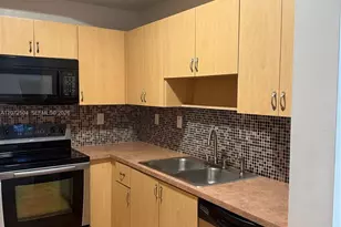 700 SW 106th Ave, Pembroke Pines, FL 33025 - Photo 7