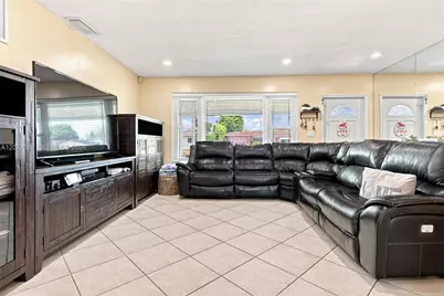 7640 NW 8th St, Pembroke Pines, FL 33024 - Photo 3