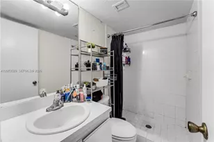 9320 Fontainebleau Blvd, Miami, FL 33172 - Photo 11