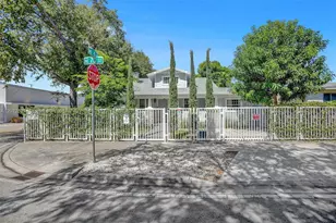 421 NE 70th St, Miami, FL 33138 - Photo 5