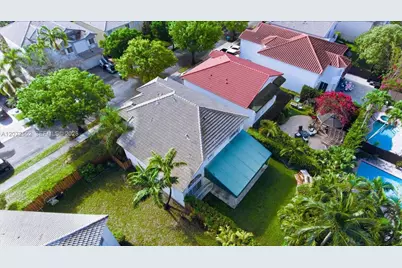 10853 NW 71st St, Doral, FL 33178 - Photo 5