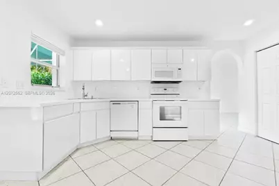 10853 NW 71st St, Doral, FL 33178 - Photo 11