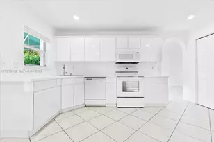 10853 NW 71st St, Doral, FL 33178 - Photo 11