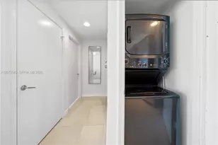 55 SE 6th St, Miami, FL 33131 - Photo 15