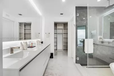 700 NE 24th St #2702, Miami, FL 33137 - Photo 17