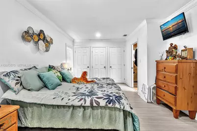 340 W 55th St, Hialeah, FL 33012 - Photo 15