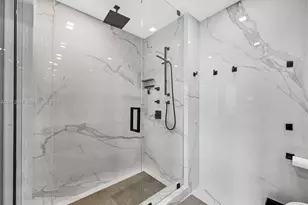 1000 S Pointe Dr, Miami Beach, FL 33139 - Photo 17