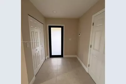 19229 E Lake Dr, Hialeah, FL 33015 - Photo 11