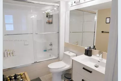 1155 Brickell Bay Dr #902, Miami, FL 33131 - Photo 7
