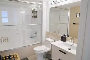 1155 Brickell Bay Dr, Miami, FL 33131 - Photo 7