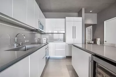 88 SW 7th St #4006, Miami, FL 33130 - Photo 5