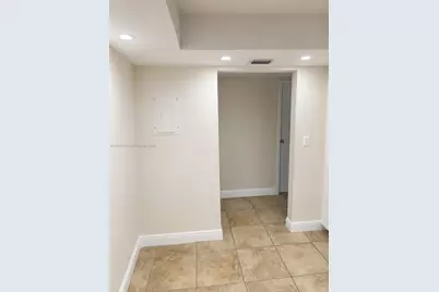 600 Parkview Dr #224, Hallandale Beach, FL 33009 - Photo 11