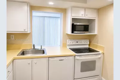 600 Parkview Dr #224, Hallandale Beach, FL 33009 - Photo 15