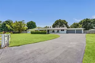 10880 SW 25th St, Davie, FL 33324 - Photo 5