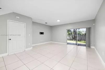 7929 Tuscany Dr, Tamarac, FL 33321 - Photo 9