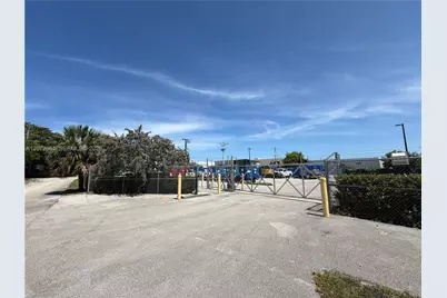 5299 NE 12th Ave, Oakland Park, FL 33334 - Photo 5