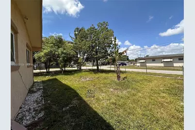 17150 NE 4th Pl, North Miami Beach, FL 33162 - Photo 5