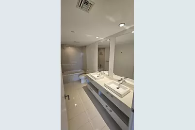 45 SW 9th St #2102, Miami, FL 33130 - Photo 3