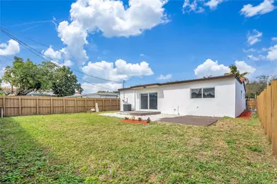 40 SE 3rd Terr, Dania Beach, FL 33004 - Photo 21