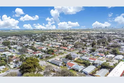 40 SE 3rd Terr, Dania Beach, FL 33004 - Photo 27