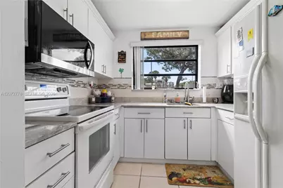 1101 Colony Point Circle #123, Pembroke Pines, FL 33026 - Photo 3