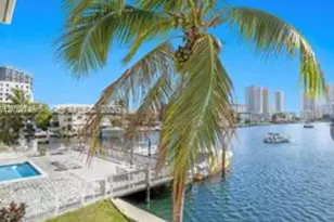 462 Golden Isles Dr, Hallandale Beach, FL 33009 - Photo 9