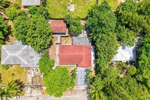 596 NW 109th St, Miami, FL 33168 - Photo 11