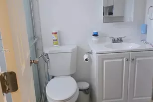 4118 N Circle Dr, Hollywood, FL 33021 - Photo 7