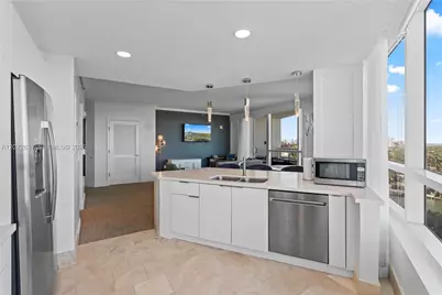 4401 Collins Ave #915, Miami Beach, FL 33140 - Photo 11