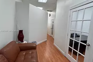 19300 W Dixie Hwy, Miami, FL 33180 - Photo 1