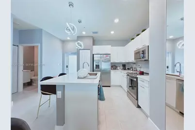 8167 NW 41st St #E-410, Doral, FL 33166 - Photo 3