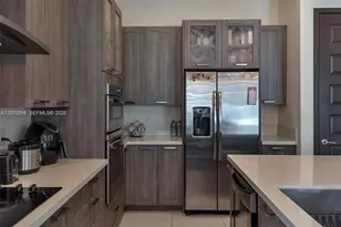 8820 NW 155th Ter, Miami Lakes, FL 33018 - Photo 15