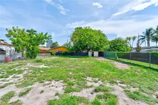126 SE 4th St, Hallandale Beach, FL 33009 - Photo 37