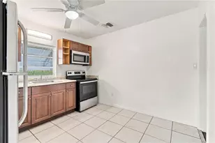 126 SE 4th St, Hallandale Beach, FL 33009 - Photo 7