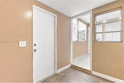 126 SE 4th St, Hallandale Beach, FL 33009 - Photo 17