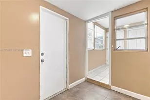 126 SE 4th St, Hallandale Beach, FL 33009 - Photo 17