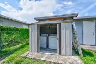 126 SE 4th St, Hallandale Beach, FL 33009 - Photo 23