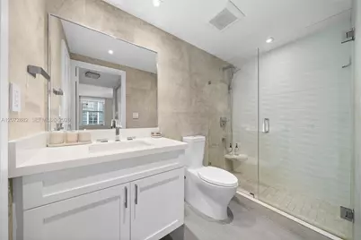2899 Collins Ave #1624, Miami Beach, FL 33140 - Photo 15