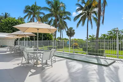2899 Collins Ave #1624, Miami Beach, FL 33140 - Photo 27