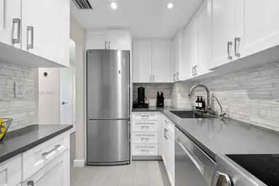 2899 Collins Ave #1624, Miami Beach, FL 33140 - Photo 7