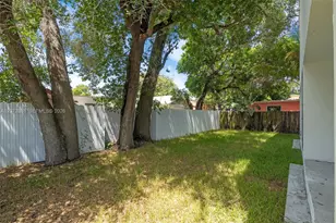 1629 NW 40th St, Miami, FL 33142 - Photo 17