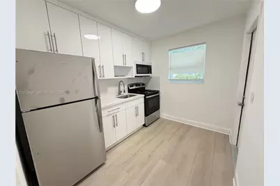 305 NW 1st Ave #4, Hallandale Beach, FL 33009 - Photo 7