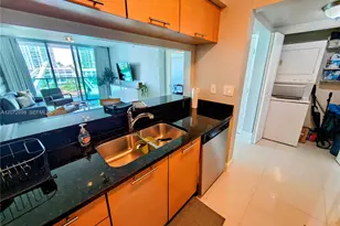 31 SE 5th St, Miami, FL 33131 - Photo 5