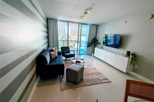 31 SE 5th St, Miami, FL 33131 - Photo 9